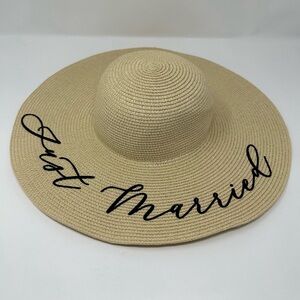 Event Blossom Straw Hat Just Married
Tan and Black